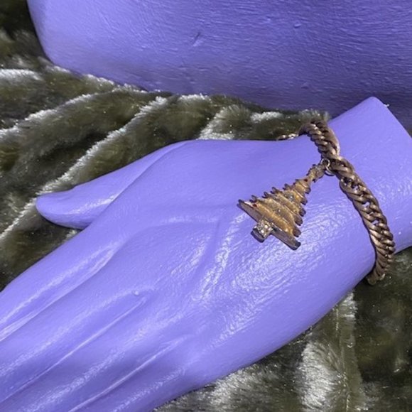 HOLIDAY🎄🎄VTG Brushed Gold Christmas Tree Charm BRACELET - Picture 6 of 6